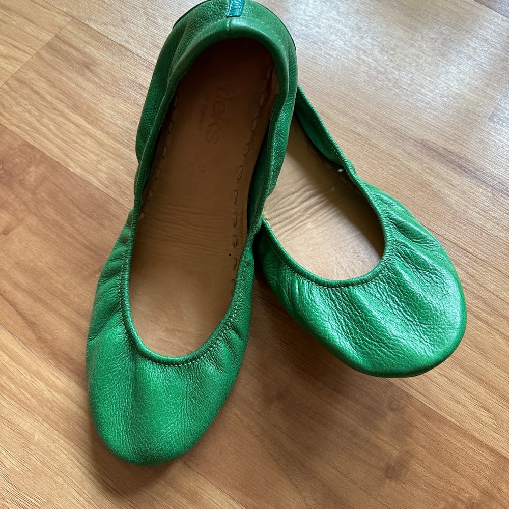 Green Tieks size 9 leather flats
